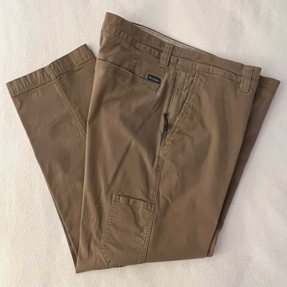 Columbia mens slacks. 38 waist by 30 length. Tan/ beige. 6 pockets